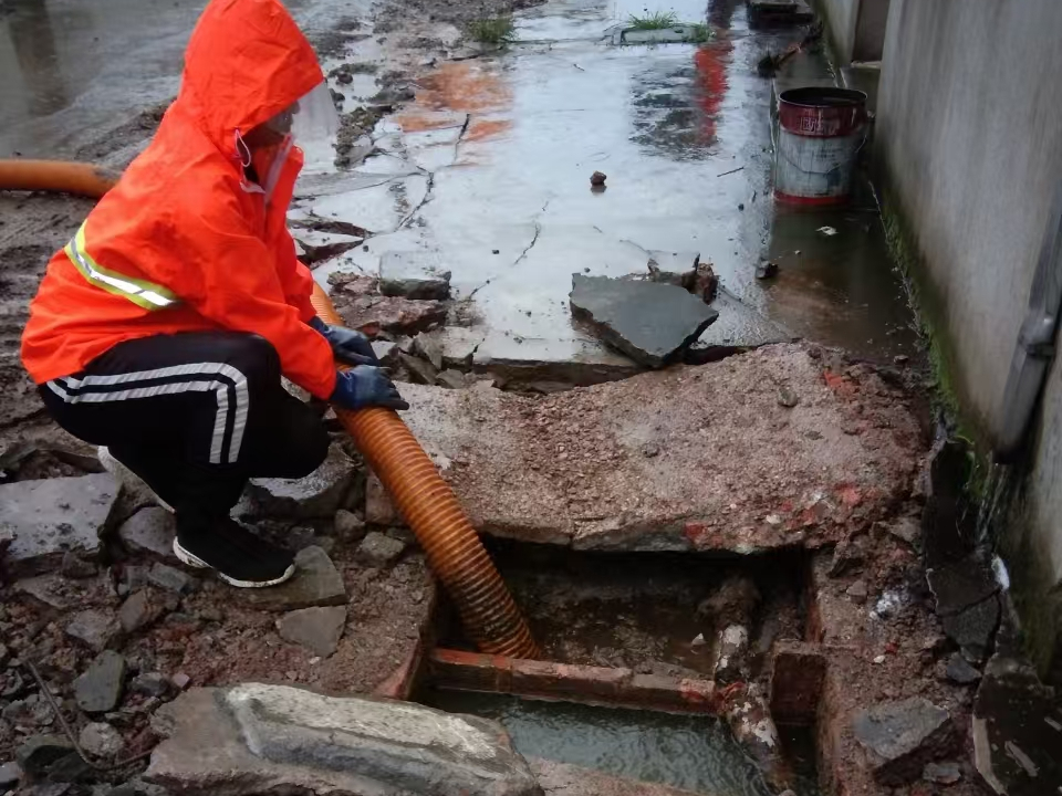 武汉专业清理污水池 炜誉市政以规范流程守护城市 “肠道”