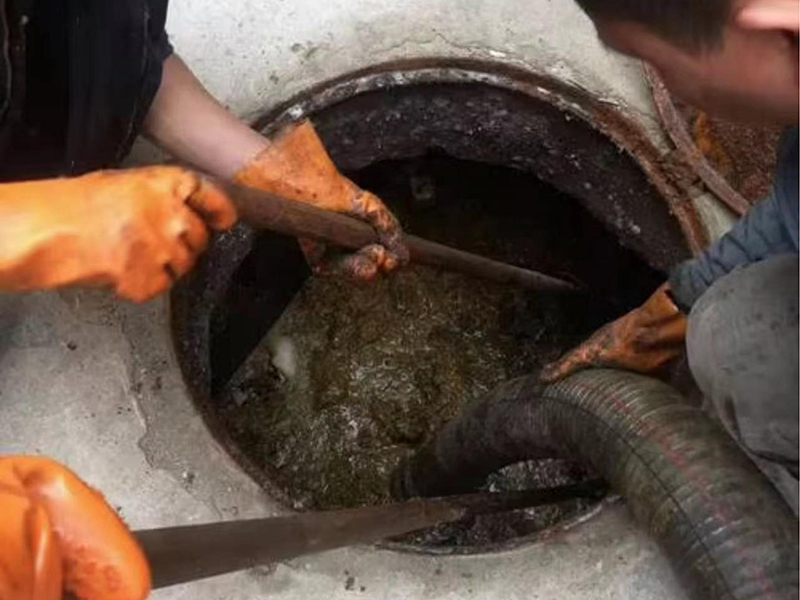 武汉清理化粪池时如何避免沼气的危害?